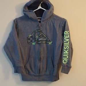 Quiksilver Gray Kids Hoodie size 7/8 ( some threads loose on writing as seen)